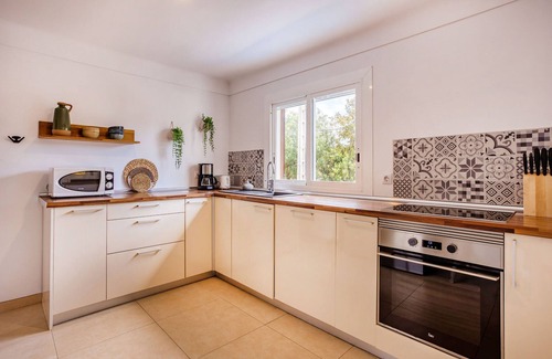 Cala Santany Ski Chalet | La Casa Escaniana Cozy Holiday house with a Heated Pool, Only 200 m from the Beach in Cala Santanyi