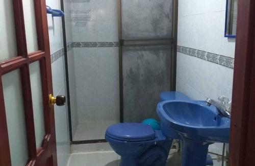 Popayan Cottage | La casa está ubicada cerca al centro, parqueadero gratis para vehículo mediano.