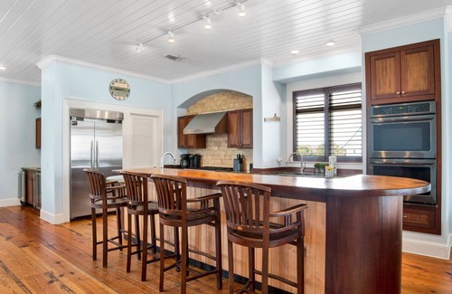 Villa Segunda House | La Casa Fole' | Beachfront, Pool, Amazing Views!