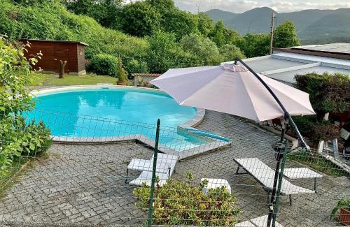 Ricco del Golfo di Spezia Apartment | La casa nel verde con piscina