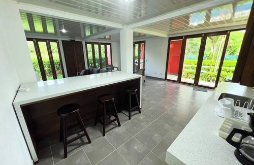 Penas Blancas House | La Casa Pina Pacifica near La Fortuna