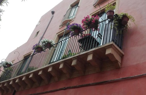 Riposto Apartment | La Casa Rosa