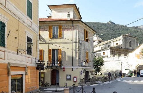 Finalborgo Apartment | La Casa sul Fiume Aquila