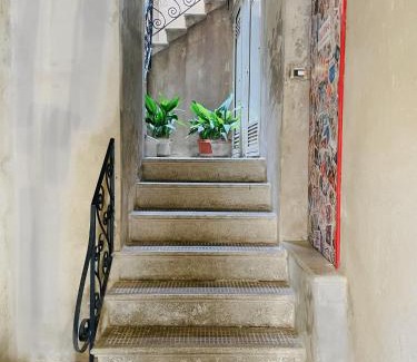 Enna Apartment | La casa sulla piazza (Historic apartment)