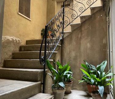 Enna Apartment | La casa sulla piazza (Historic apartment)