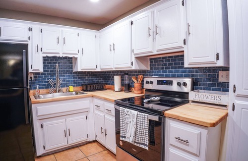 Guthrie House | La Casa Zia - cozy home within walking distance of historic downtown Guthrie.