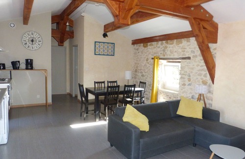Vallon-Pont-d'Arc Cottage | La cascade, gîte 100 m2, village center, in renovated house with 4 gîtes