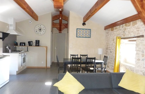 Vallon-Pont-d'Arc Cottage | La cascade, gîte 100 m2, village center, in renovated house with 4 gîtes