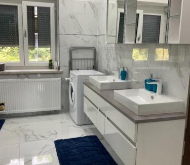 Dobl-Zwaring House | La Casita
