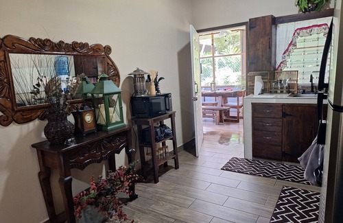 El Eden House | La Casita del Lago in El Jaral (pet friendly)