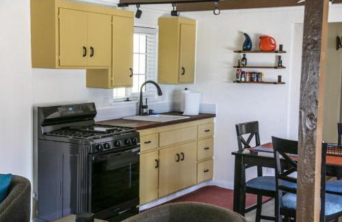 Lake Elsinore House | La Casita Poolside Retreat