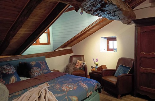 Saint-Estephe Bed & Breakfast | La Cerise – spacious and elegant B&B room at Domaine Le Verger