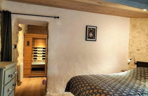 Saint-Simeux House | La Chabourne des remparts