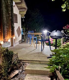 Sille-le-Guillaume House | la chambre d hotes de marie indépendante et sa terrasse avec vue panoramique proche alpes mancelles