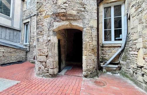 Carentan Apartment | La Chambre du Chateau - Center of Carentan