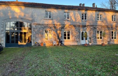 Juillac-le-Coq Bed & Breakfast | La Charentaise Dorée