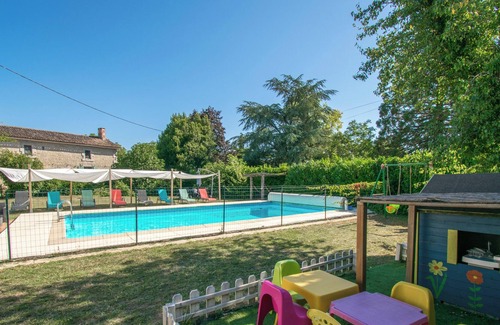 Chaunay Cottage | La Charronnière: Exclusive Rental of 2 charming gites in a rural setting