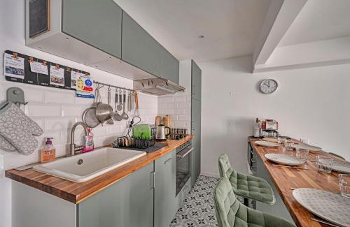 Villeneuve-les-Avignon House | La Cigale - Vieux Village - Charmante Maisonnette climatisée avec Jardin