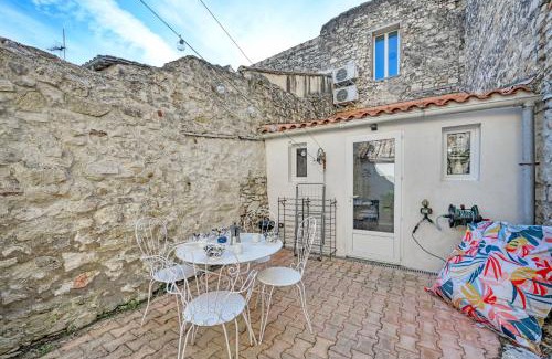 Villeneuve-les-Avignon House | La Cigale - Vieux Village - Charmante Maisonnette climatisée avec Jardin