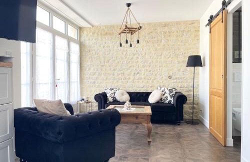 Crouay House | La clairiere Maison spacieuse rénovée joliment décorée tout confort 12 p 2 sdb 2 wc grand jardin clos, belle terrasse aménagée, parking privatif, ping pong baby foot proche Omaha Beach et Bayeux