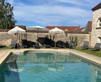 Quincerot Villa | La Closerie de Gigny Maison Templiere avec Piscine,jacuzzi