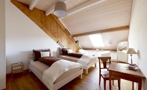 Le Pont House | La Commanderie