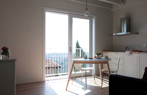 Villanuova sul Clisi Apartment | La Cornice sul Garda - Betulla - lake view and pool in small residence
