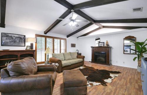 Medina County House | La Coste- A Birdy Vacation Rental