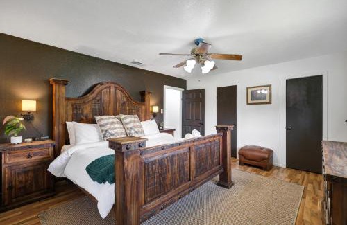 Medina County House | La Coste- A Birdy Vacation Rental