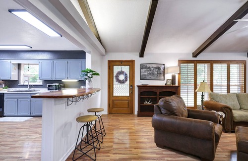 Medina County House | La Coste- A Birdy Vacation Rental