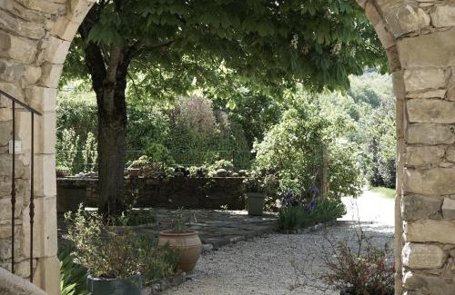 Pont-de-Barret House | La Cour du Marronnier