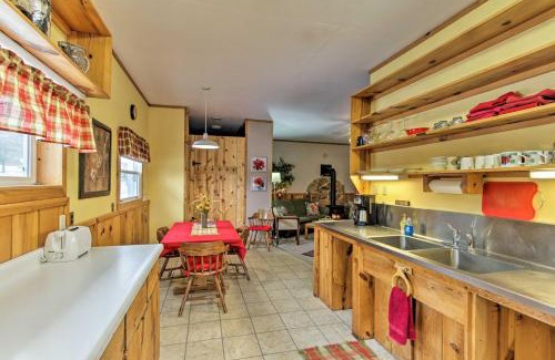 Mindoro House | La Crescent Cottage on Minnesota Bluffs with View!