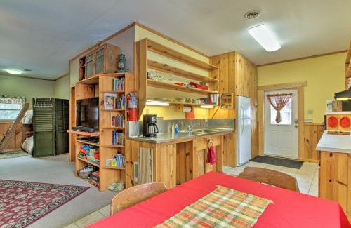 Mindoro House | La Crescent Cottage on Minnesota Bluffs with View!