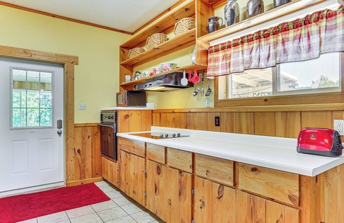 Mindoro Cottage | La Crescent Cottage on Minnesota Bluffs w/View!