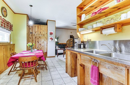 Mindoro Cottage | La Crescent Cottage on Minnesota Bluffs w/View!