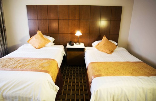 Rancho Dominguez Hotel | LA Crystal Hotel - Los Angeles Area