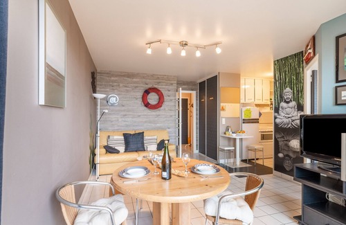 Pleneuf-Val-Andre Apartment | La Digue - Appartement et terrasse vue mer - accès direct à la plage
