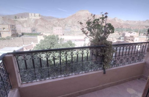Ait Sedrate Sahl Charkia House | La Famille Berbère