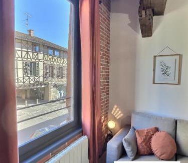 Chatillon-sur-Chalaronne Apartment | 'La Fenêtre sur le marché' de Miss.K Conciergerie
