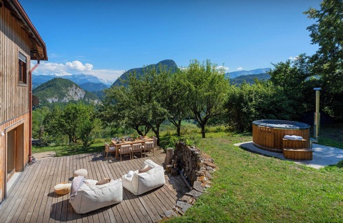 Mieussy Ski Chalet | La Ferme des Artistes - alpine home 10p with superb views - OVO Network
