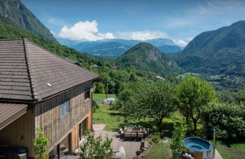 Mieussy Ski Chalet | La Ferme des Artistes - OVO Network