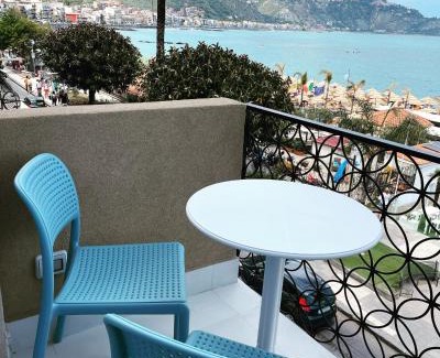 Giardini Naxos Apartment | La Finestra sul Mare Modern Apartment