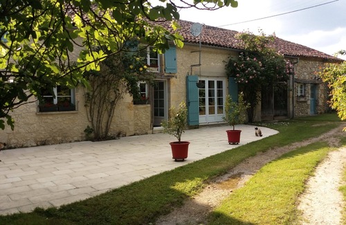 Sainte-Maure-de-Peyriac Cottage | "La foigniere" Old stone outbuilding
