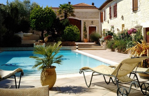 Mansle Bed & Breakfast | La Fontaine des Arts