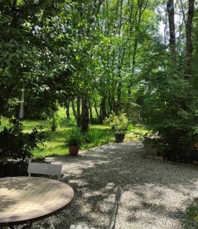 Saint-Cyr-sur-le-Rhone Bed & Breakfast | La Frênaie