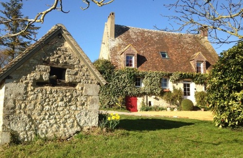 Trizay-Coutretot-Saint-Serge House | La Petite Mairie Gîte - Self Catering Rental