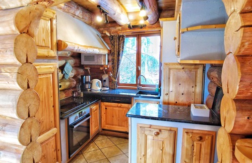 Basse-sur-le-Rupt Ski Chalet | La fuste de Sertigoutte, log chalet, kota-sauna and pool access for 5