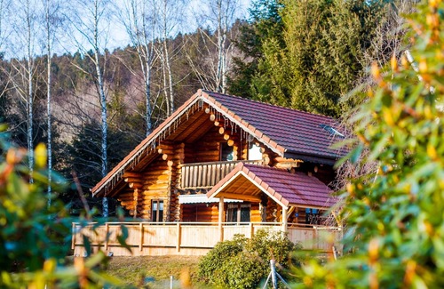 Basse-sur-le-Rupt Ski Chalet | La fuste de Sertigoutte, log chalet, kota-sauna and pool access for 5