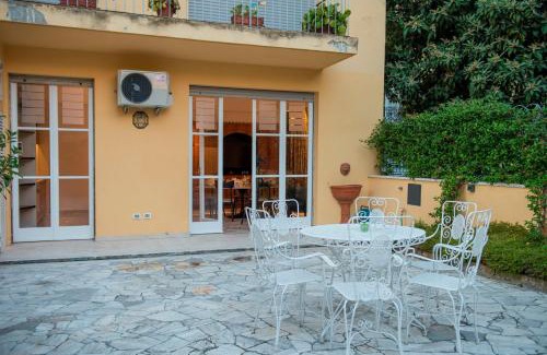Sant' Ambrogio Apartment | La Galerie Luxury Apartment by Mamo Florence