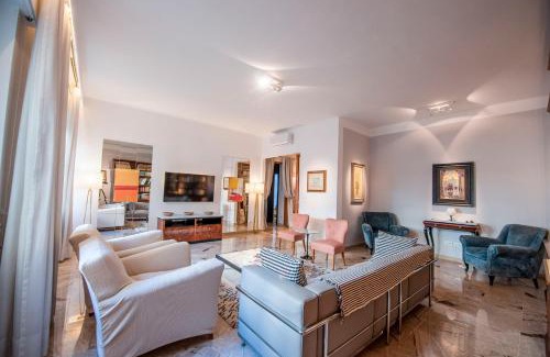 Sant' Ambrogio Apartment | La Galerie Luxury Apartment by Mamo Florence